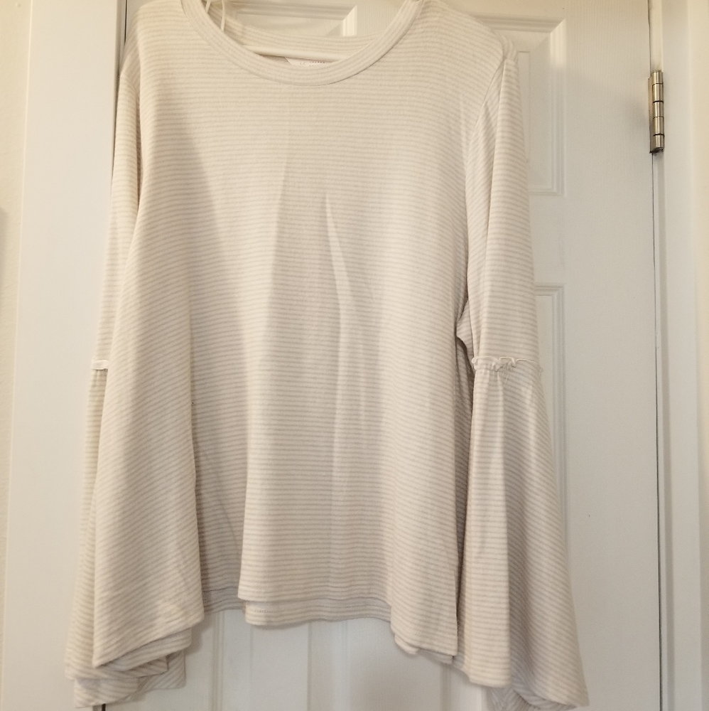 Soft shirt with bell sleeves